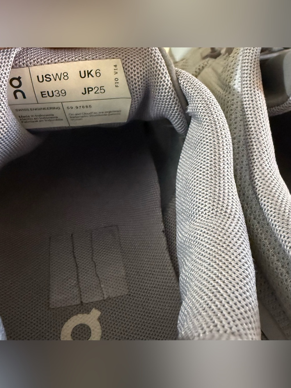 On Cloud 5 Running Shoes Gray White Women’s Size 8 EU 39 Lightweight - Picture 9 of 9